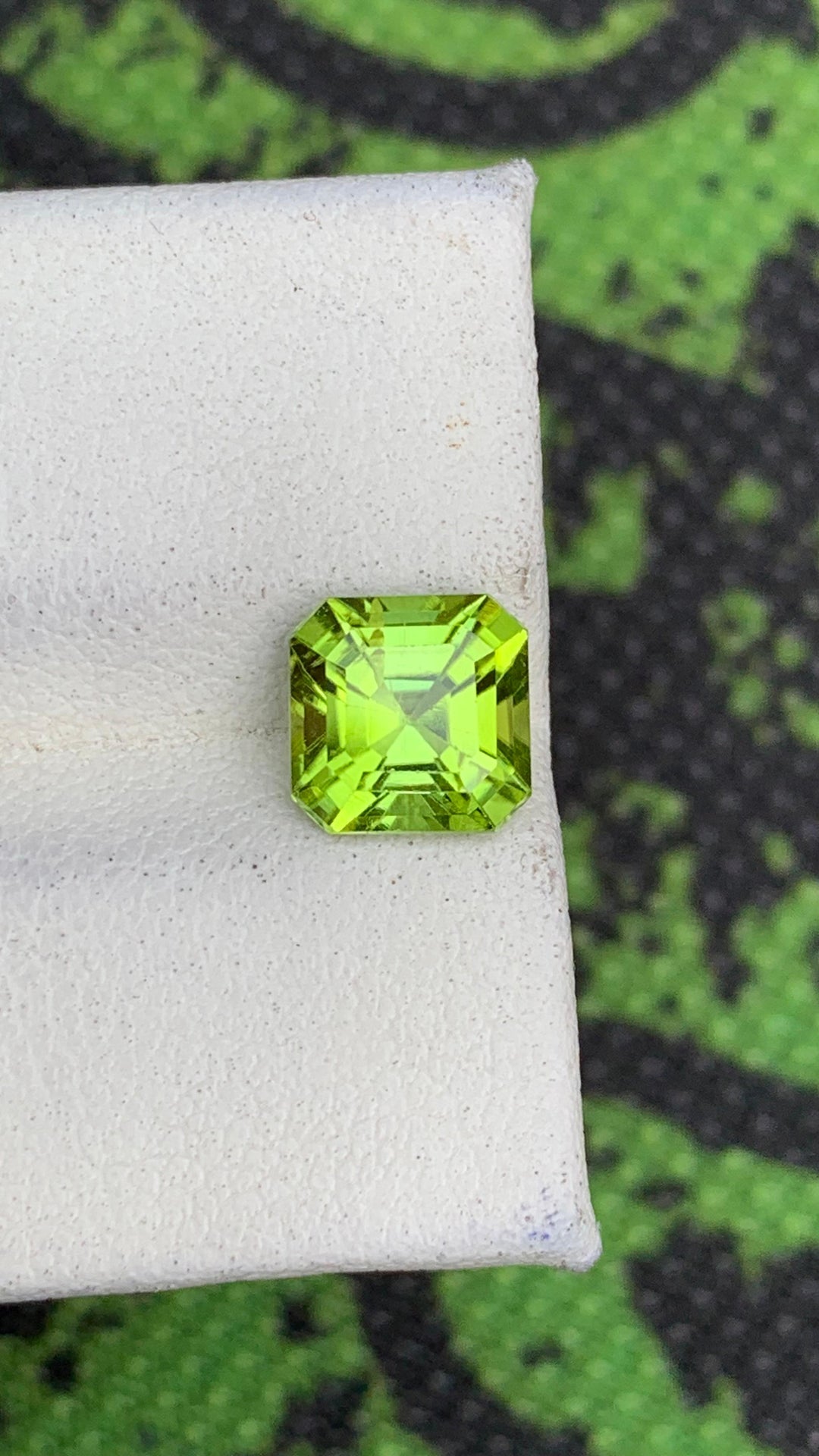 PERIDOT GEM 2.10 CTS