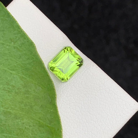 PERIDOT GEM 2.30 CTS