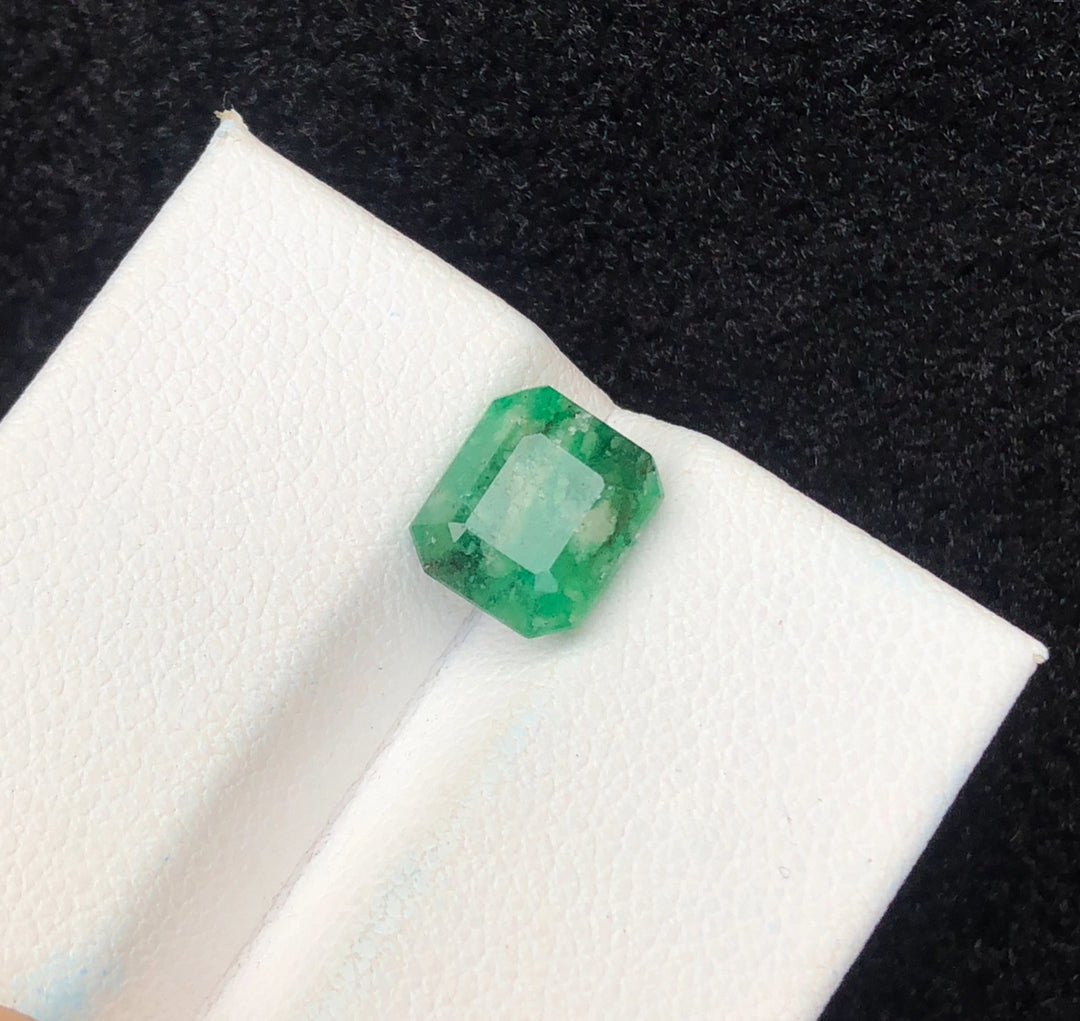 Emerald 1.o5 Cts.