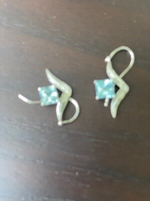 AQUAMARINE AND DIAMONDS EARRINGS