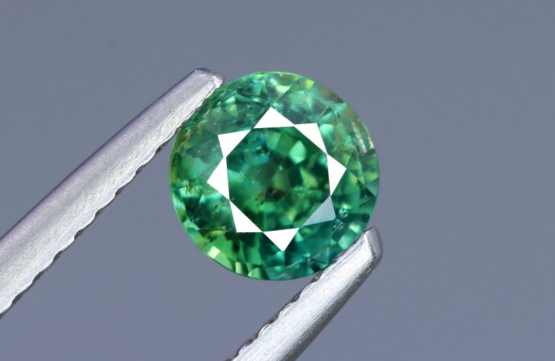 Green Sapphire Round Cut - Elegant and Luminous