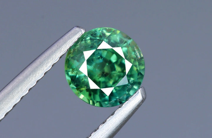 Green Sapphire Round Cut - Elegant and Luminous