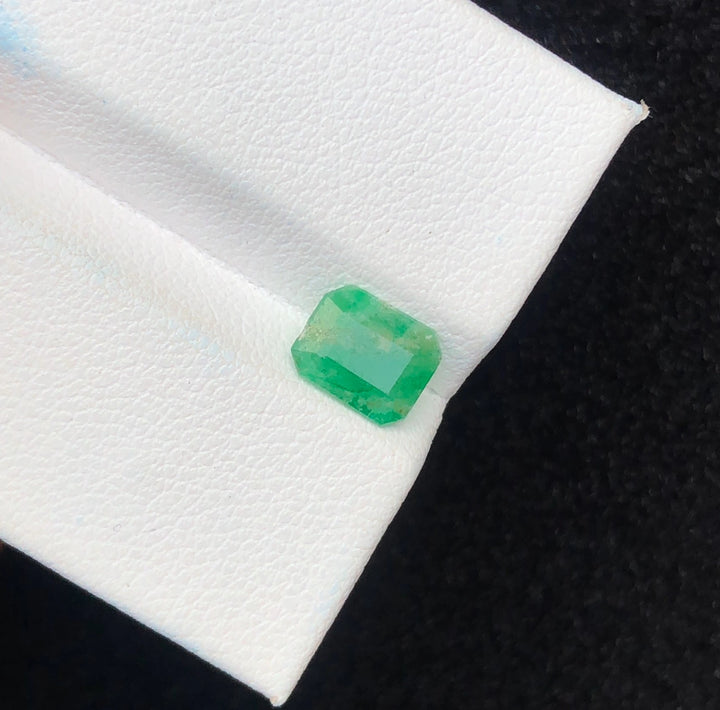 Emerald 1.o5 Cts.