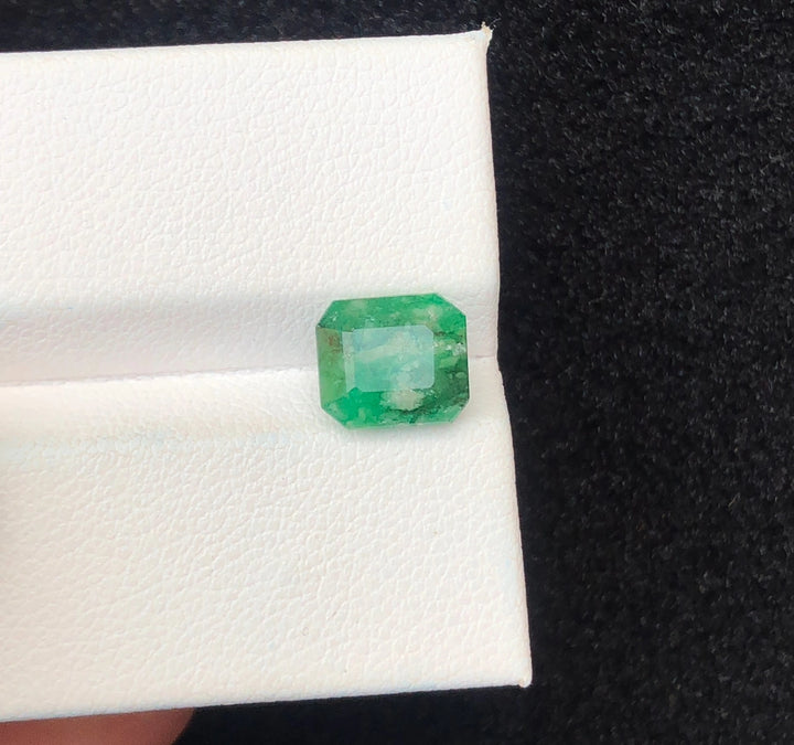 Emerald 1.o5 Cts.