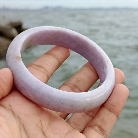 Jade Bangle 360.81 ct
