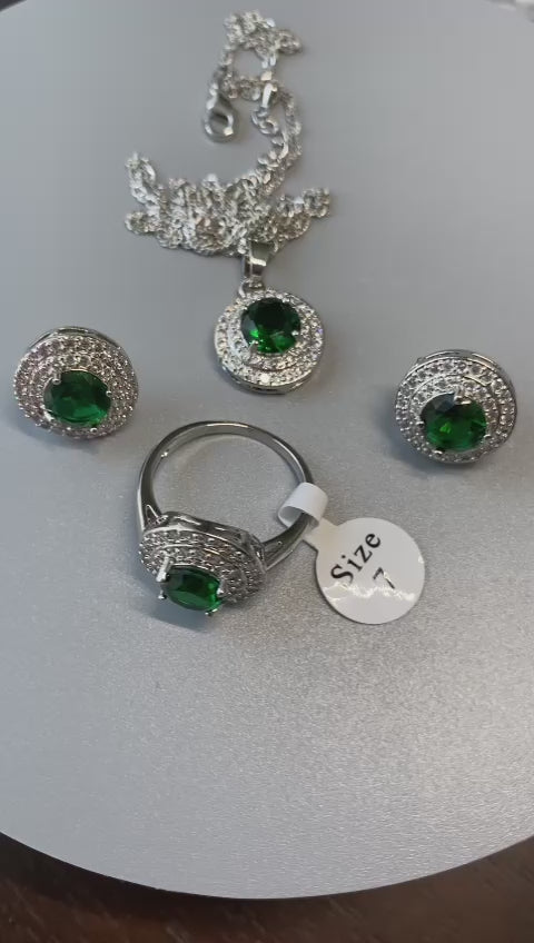 Elegant Silver Jewelry Set with 2.500 Carats of Refined Beauty