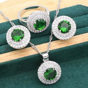 Elegant Silver Jewelry Set with 2.500 Carats of Refined Beauty