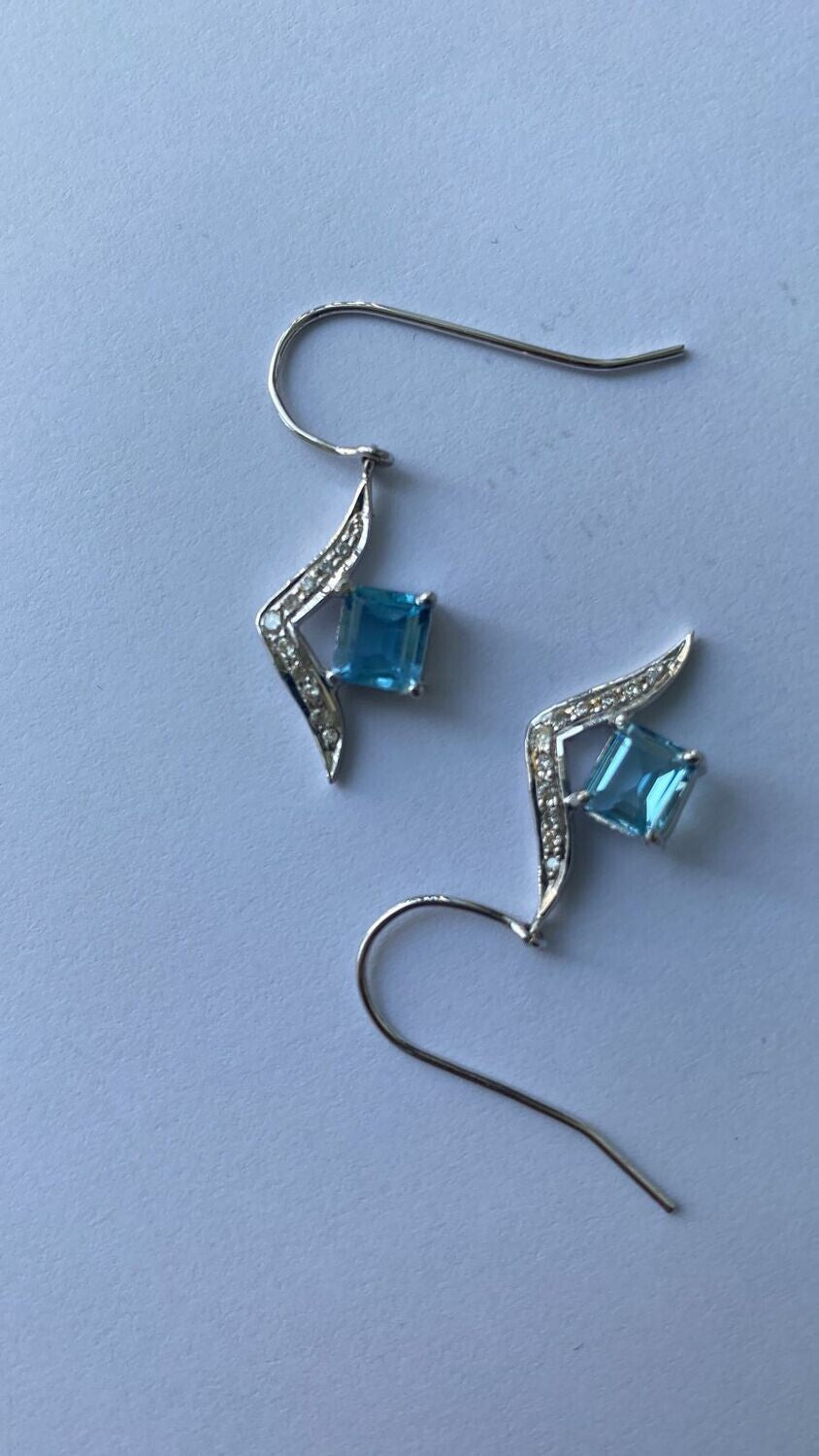 Elegant Aquamarine with Diamond Accents