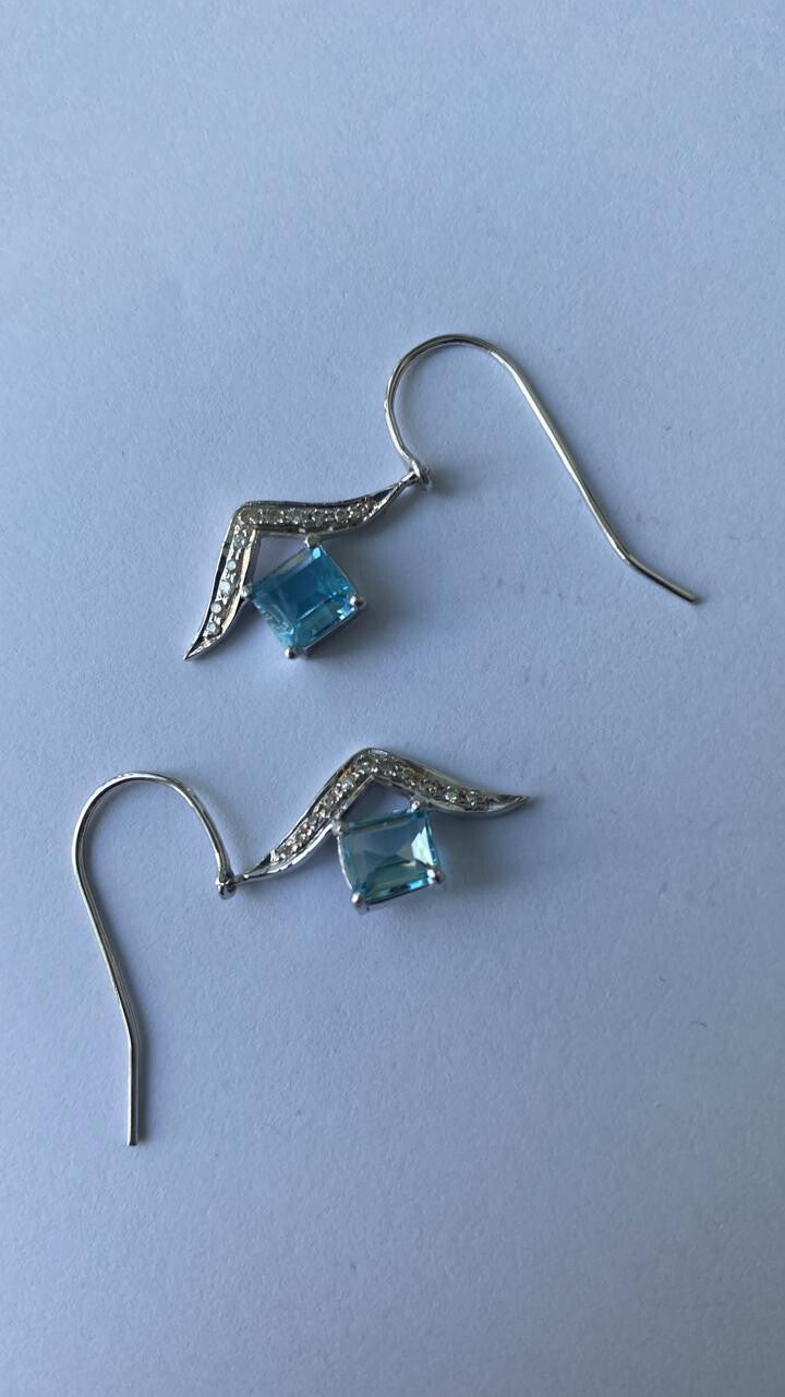 Elegant Aquamarine with Diamond Accents